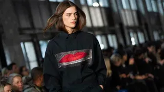 At Sacai, A Masterclass in Wrapping and Reinvention on the Paris Runway